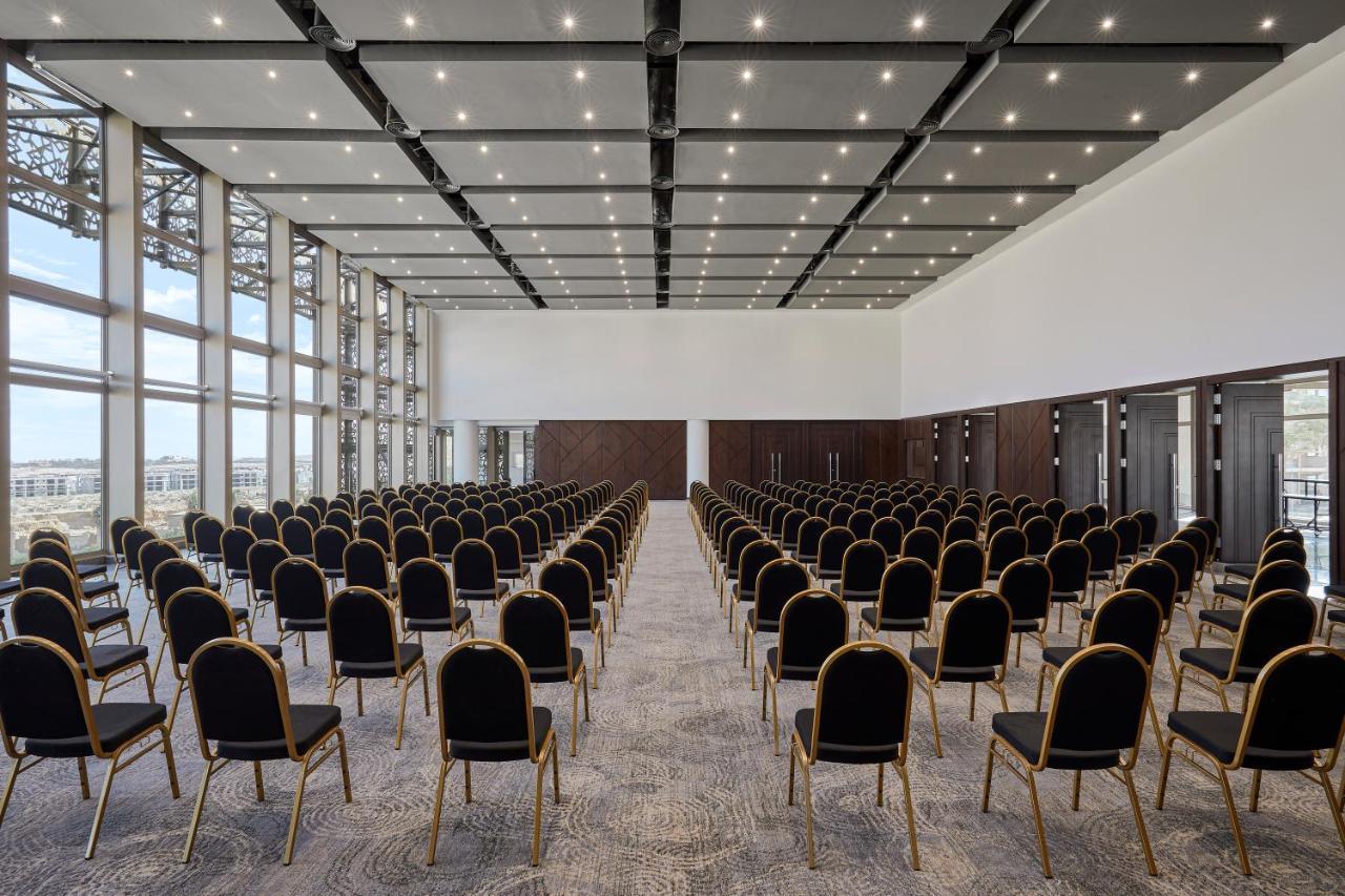 Hyatt Regency Cairo West Hotel 6th of October City Buitenkant foto The 100-seat conference room