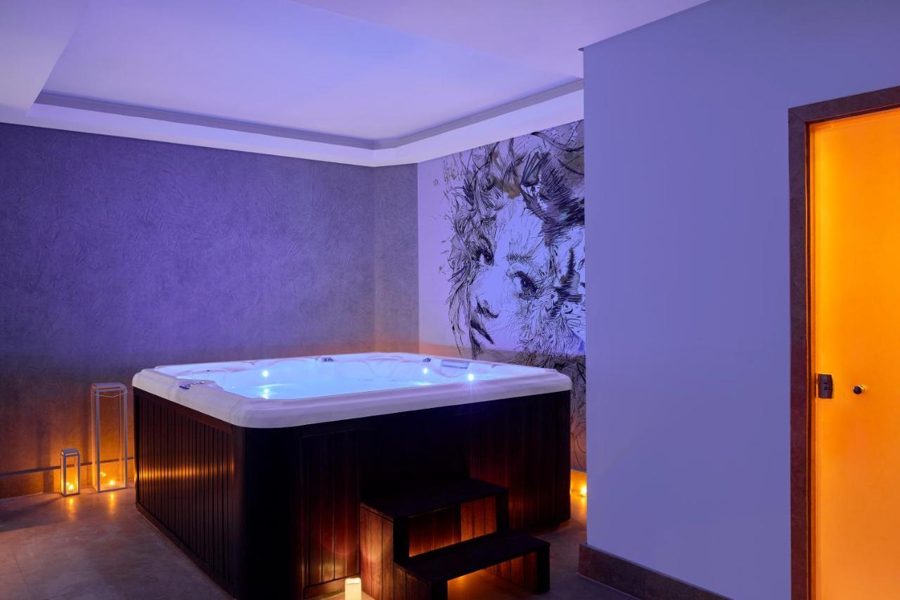 Hyatt Regency Cairo West Hotel 6th of October City Buitenkant foto A hot tub